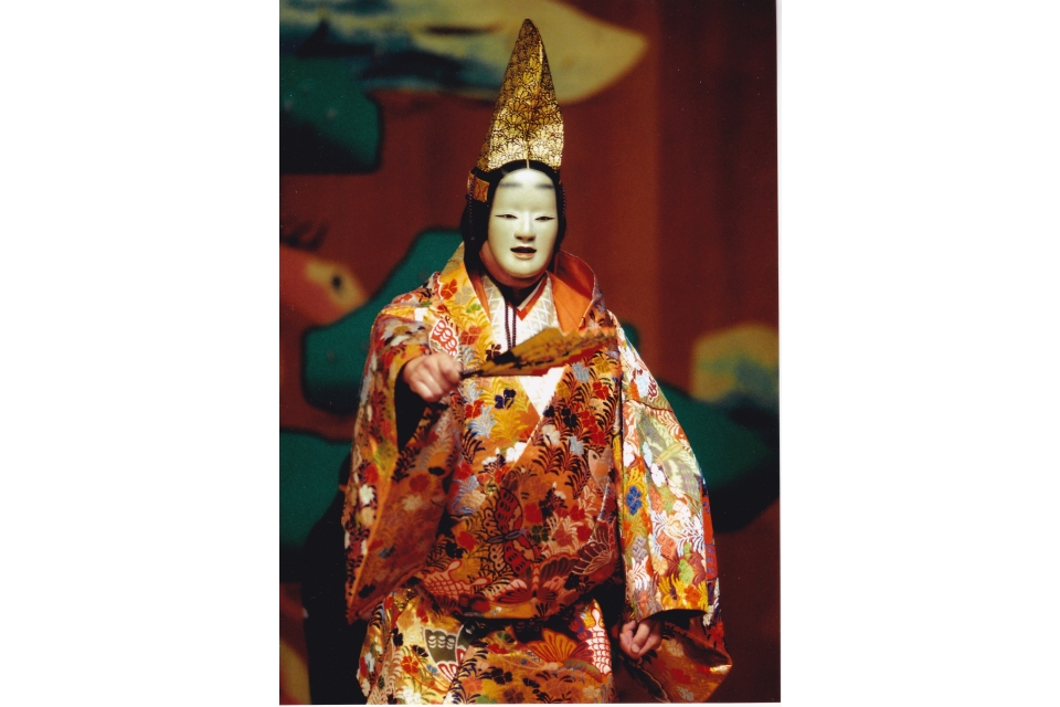 A performance given by Atsushi Yoshida, a younger Noh actor of the Kanze school　　Photo1