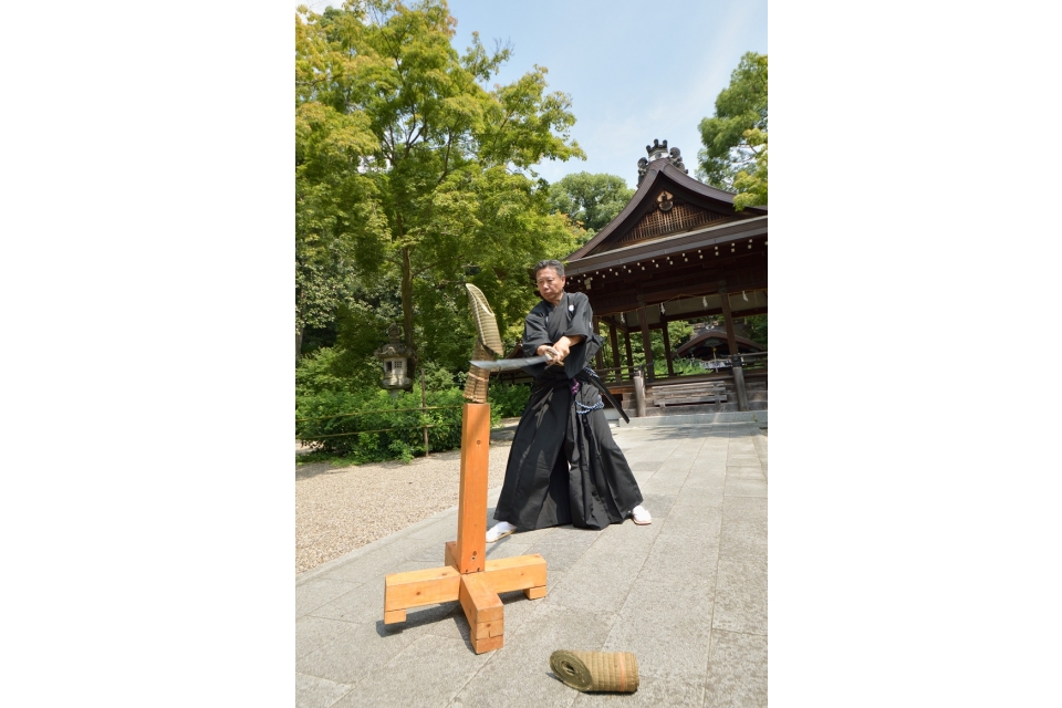 Samurai Experience—A performance of Kyoto Yamauchi Ha Iai Battojutsu and test cutting demonstration 　Photo3