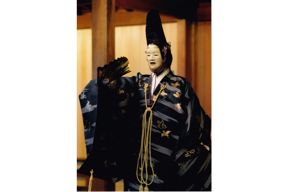 A performance given by Atsushi Yoshida, a younger Noh actor of the Kanze school　　Photo3
