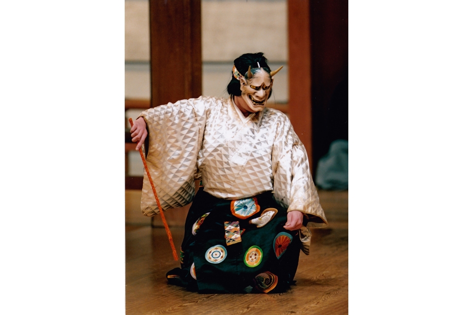 A performance given by Atsushi Yoshida, a younger Noh actor of the Kanze school　　Photo4