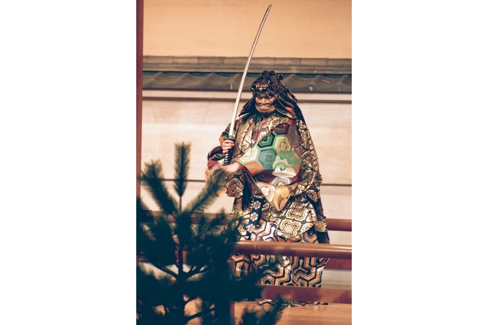 A performance given by Atsushi Yoshida, a younger Noh actor of the Kanze school　　Photo5