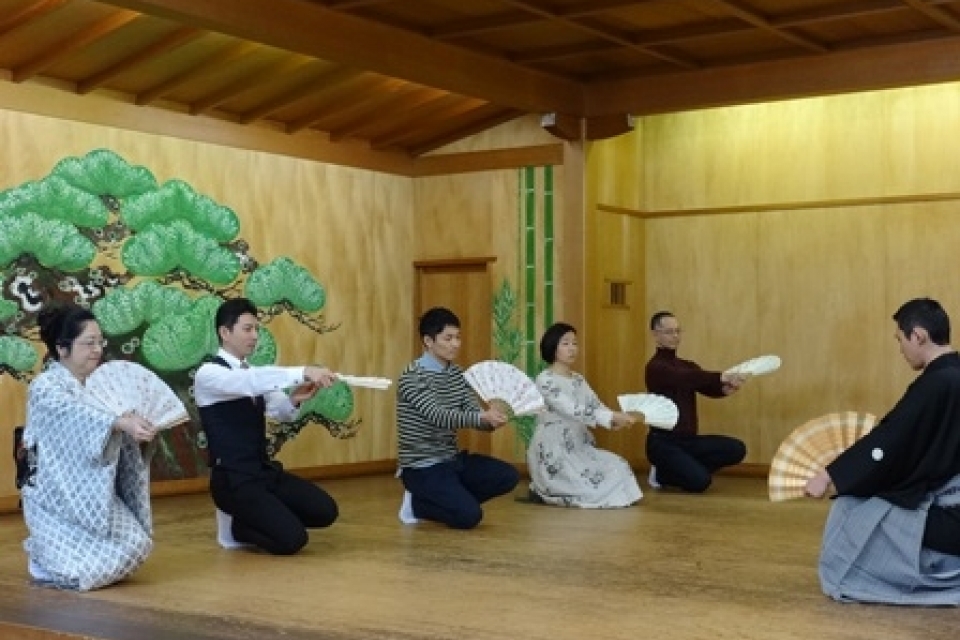 Enjoy and experience the world of Noh!  Presentation and performance given by Atsushi Yoshida, a younger Noh actor of the Kanze school Photo2