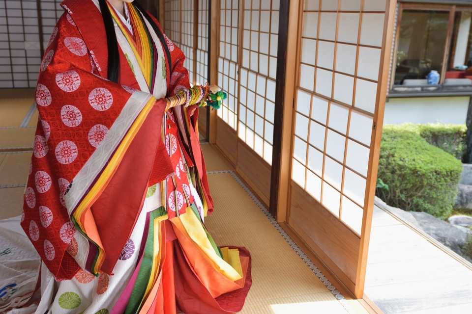 A talk about “Junihitoe (twelve-layered kimono considered the supreme costume for a women)” and “Emondo”　　　　Photo5
