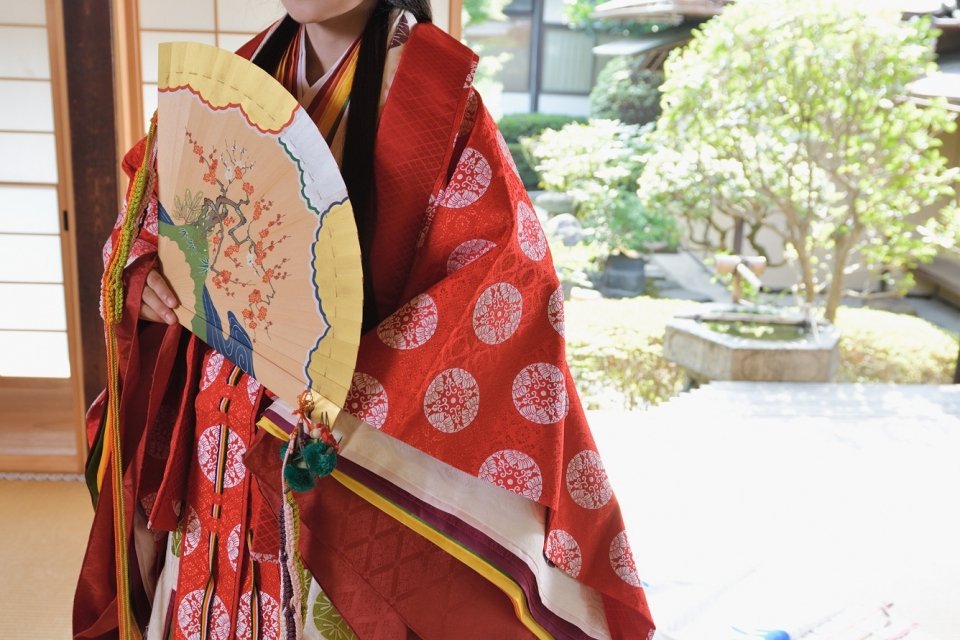 A talk about “Junihitoe (twelve-layered kimono considered the supreme costume for a women)” and “Emondo”　　　　Photo7
