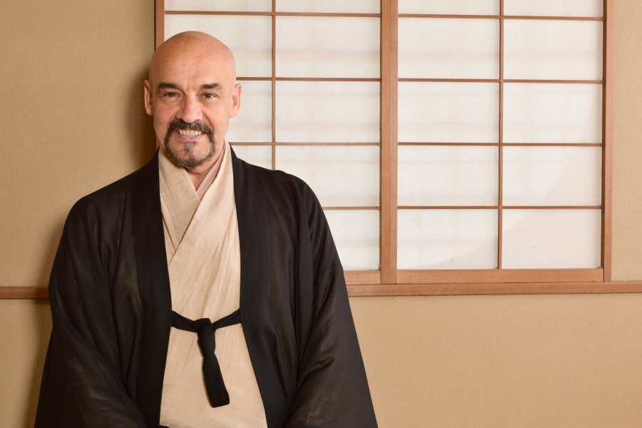「裏千家教授 ランディー・チャネル・宗榮氏」による茶道体験